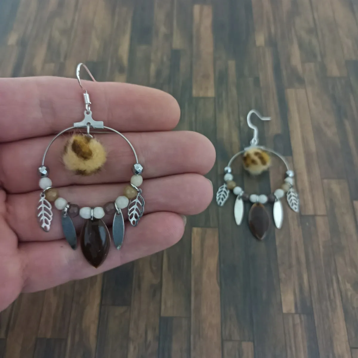 B.O. créoles argenté/pompon panthère/perles de jade
