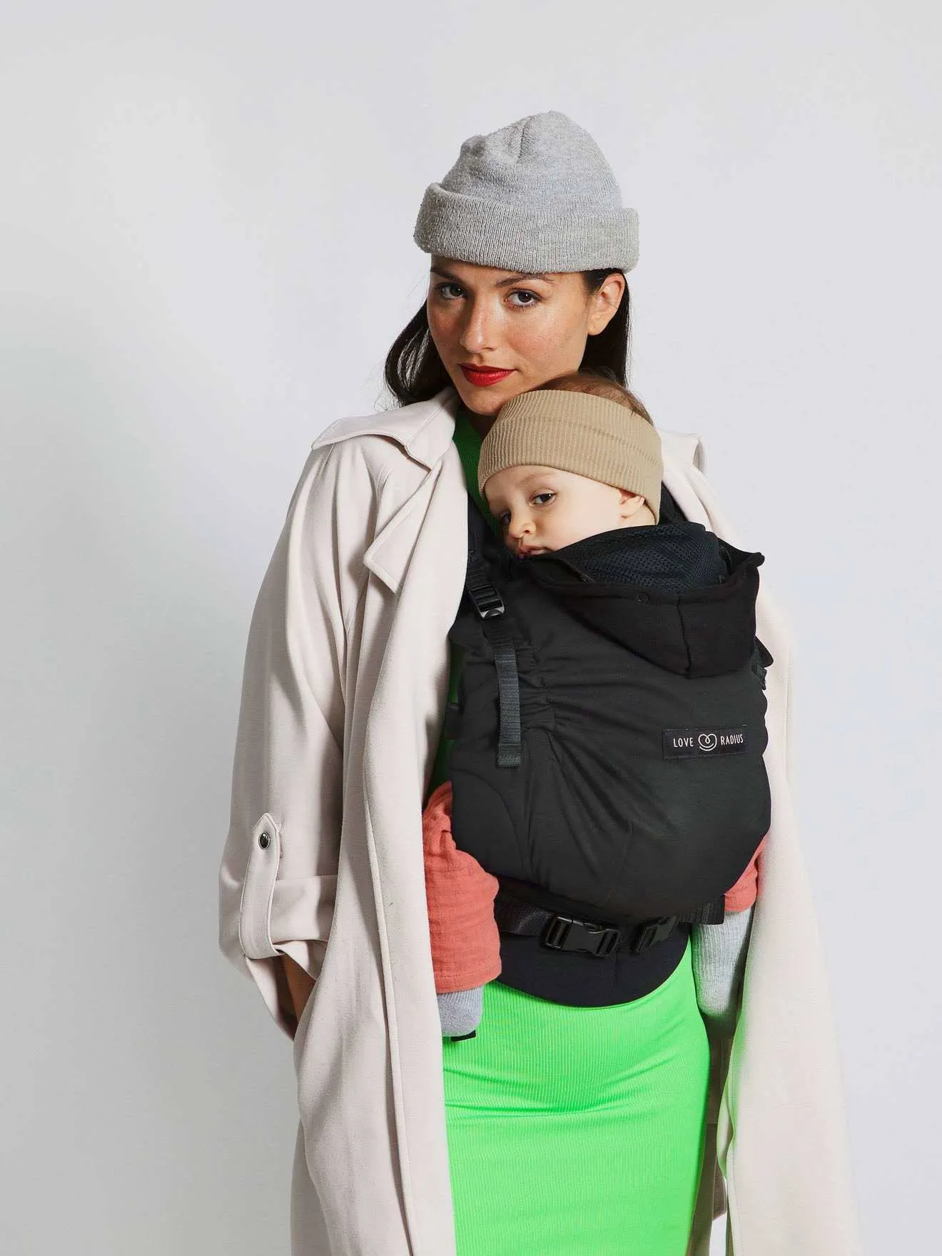 Porte-bébé physiologique HoodieCarrier 2 LOVE RADIUS black forest - Love Radius JPMB