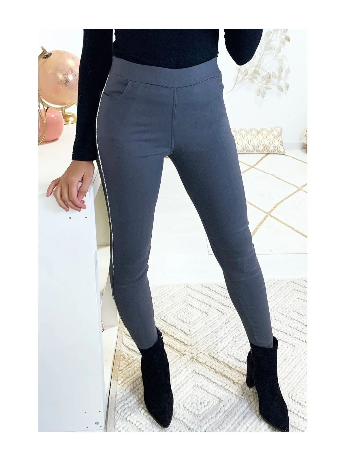 Stylish gray slim pants with sequin stripe