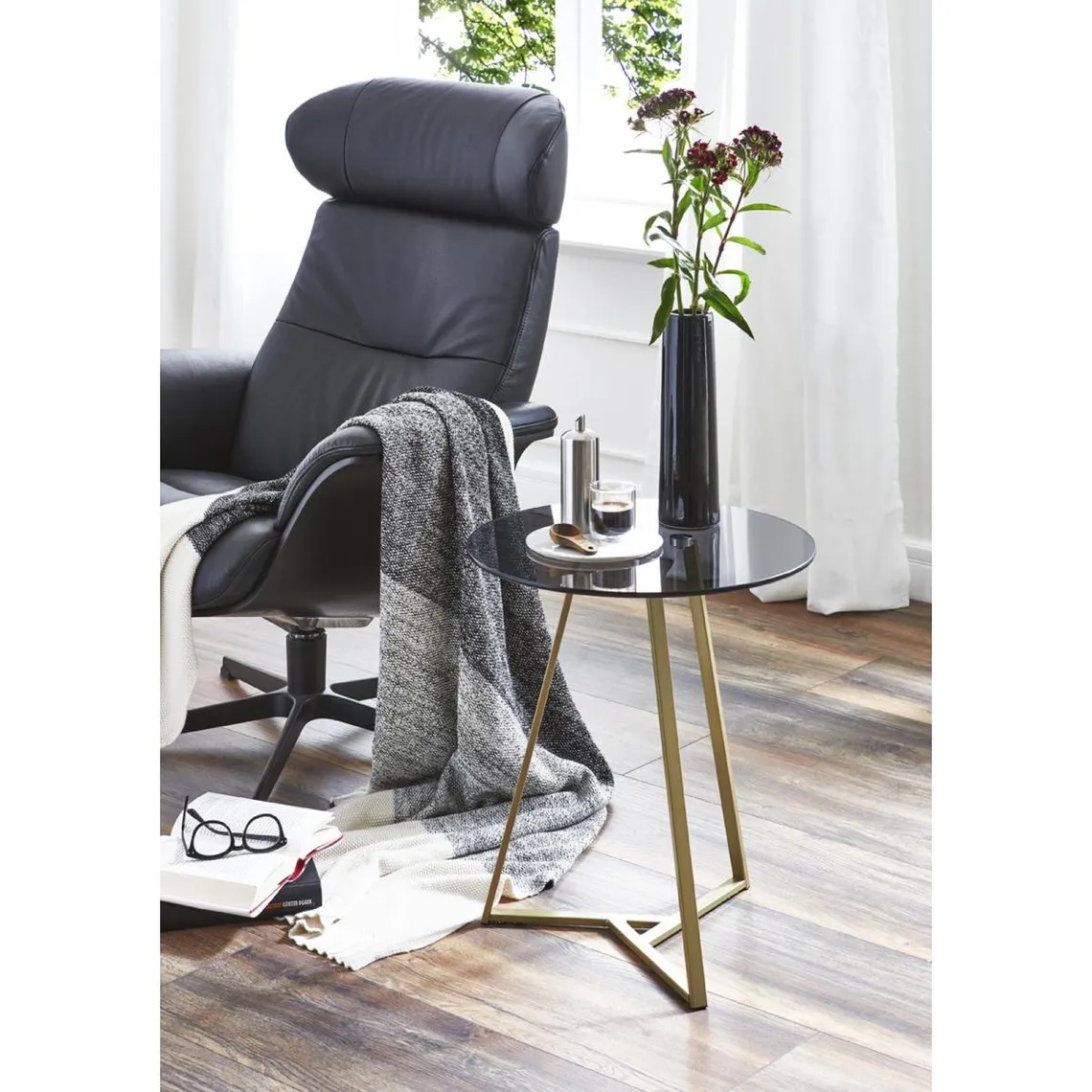 Table d'appoint en tube d'Acier doré et plateau en Verre trempé Gris | 3 Suisses