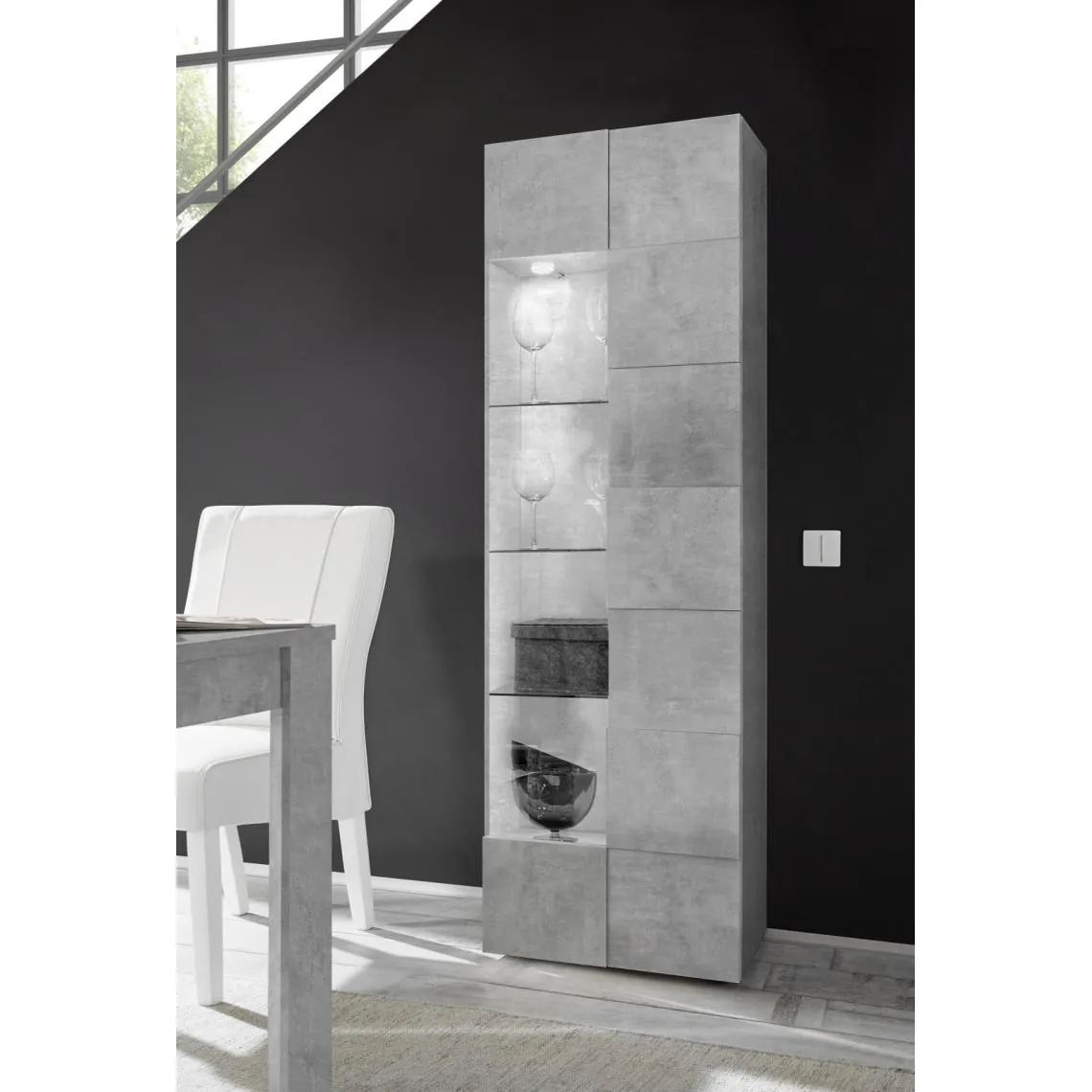 Vitrine 1 porte battante en verre DAMA décor beton | 3 Suisses